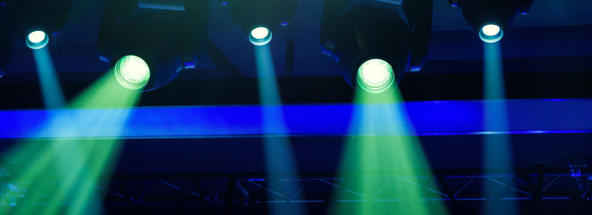 Bühnenlichter in Konzerthalle