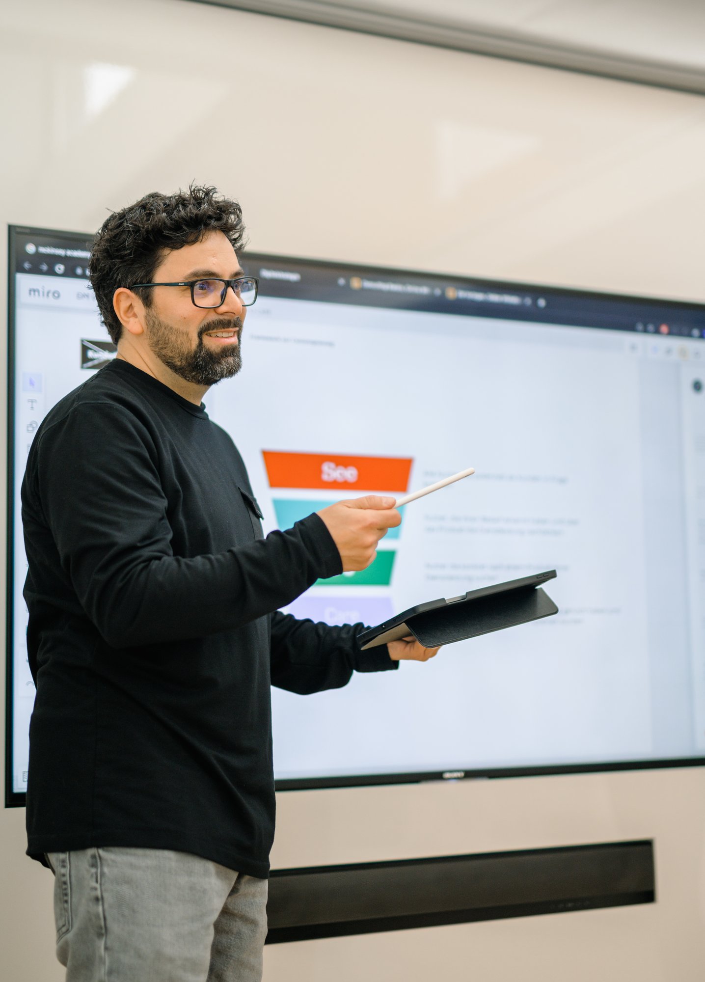 Mitarbeiter in einer Workshop Situation | Digitalagentur SUNZINET