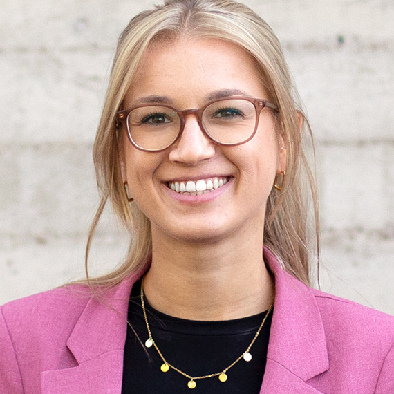 Carolin Hombach - Digital Marketing Manager - SUNZINET