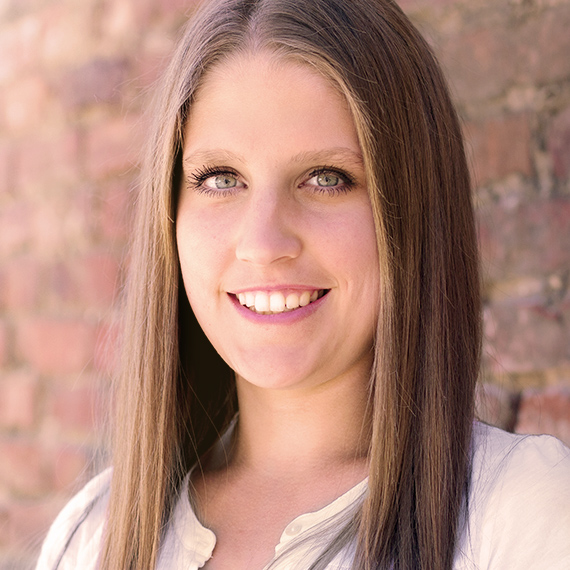 Julia Anselment - Teamlead & Project Manager - SUNZINET